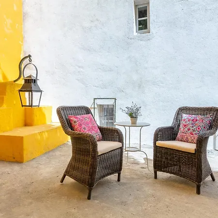 Alfama With Open Air - Up To 30 Guests דירה